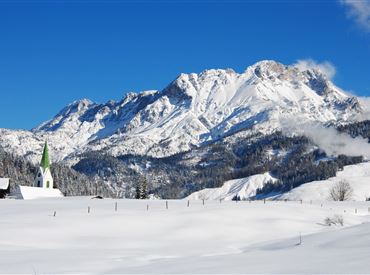 © Petra Astner - Hochfilzen Winter Landschaft Steinberge Kirche.JPG