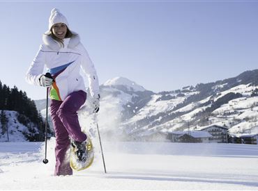 Mädchen_beim_Schneeschuhlaufen_@StefanEisend_DSC4019.jpg