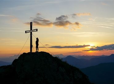 Sonnenaufgang Feldalphorn Herbst@Region Hohe Salve - Sandra Kruckenhauser (2).jpg